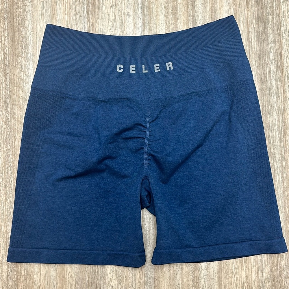 Celer Workout Shorts with butt scrunch and no front seam 5” inseam Size Small